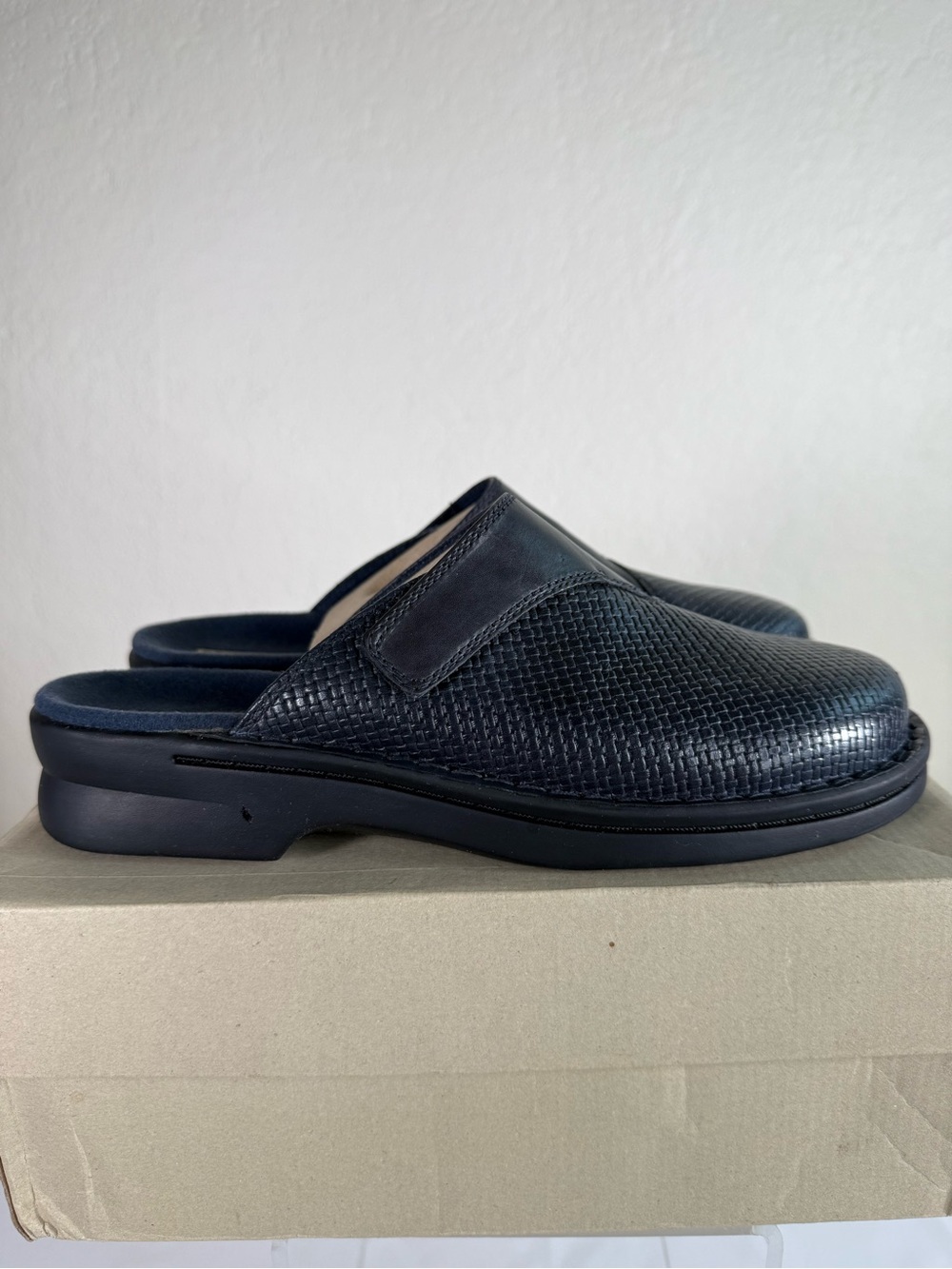 NEW Clarks Collection Patty Tayna Leather Basket Weave Mules Clogs Shoes 8.5 - Picture 5 of 14